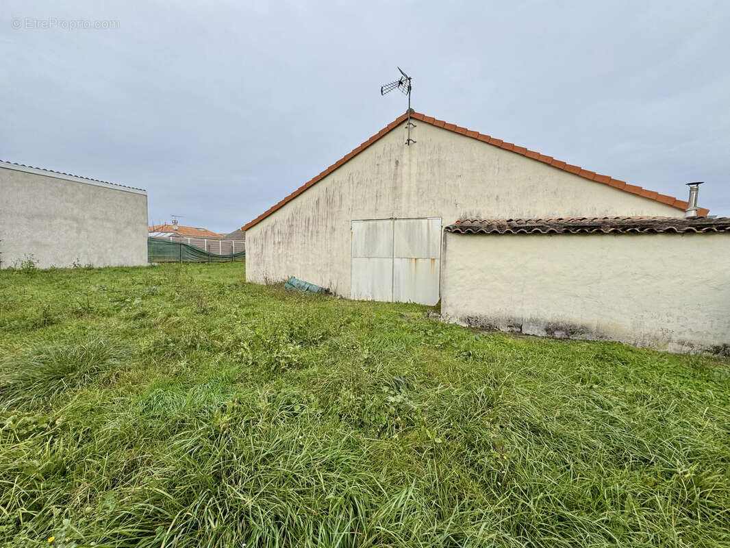 Parking à MESCHERS-SUR-GIRONDE
