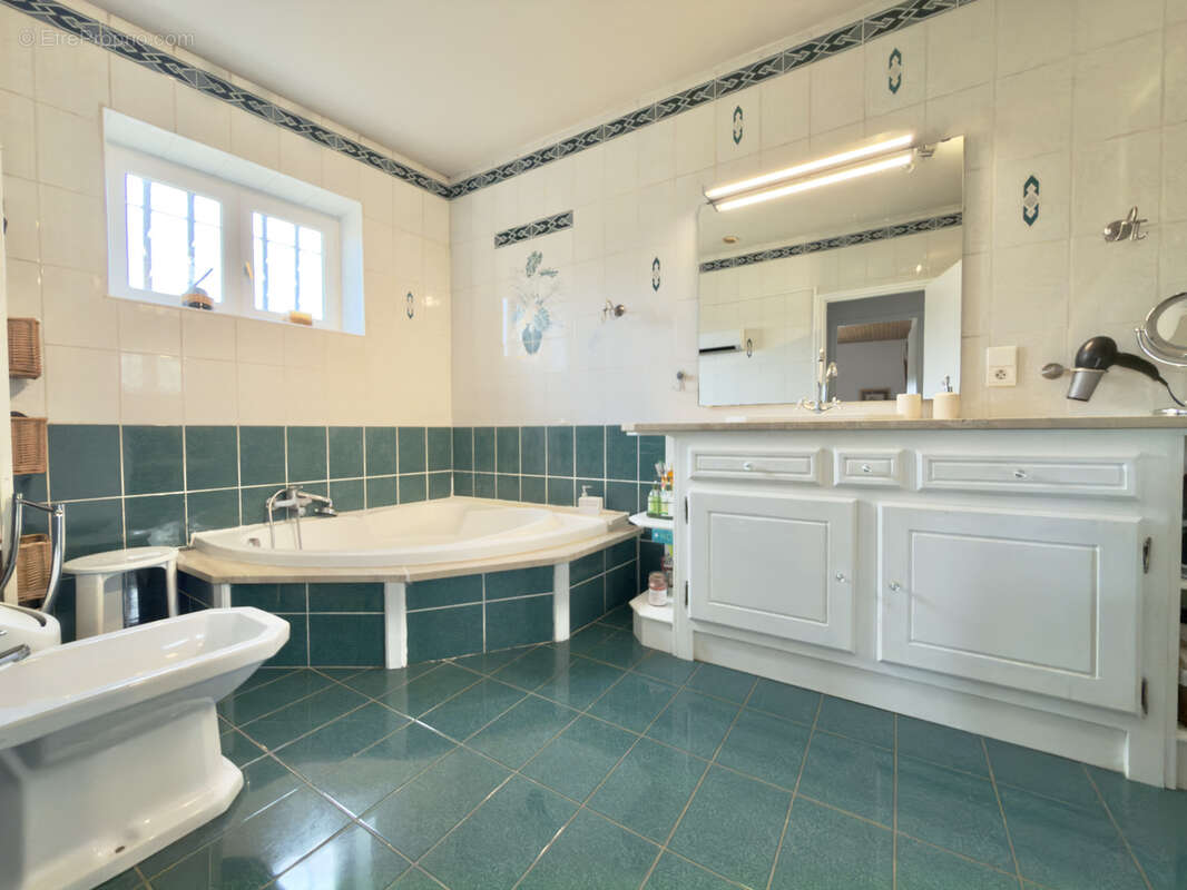 Maison en pierre avec piscine. - photo 14