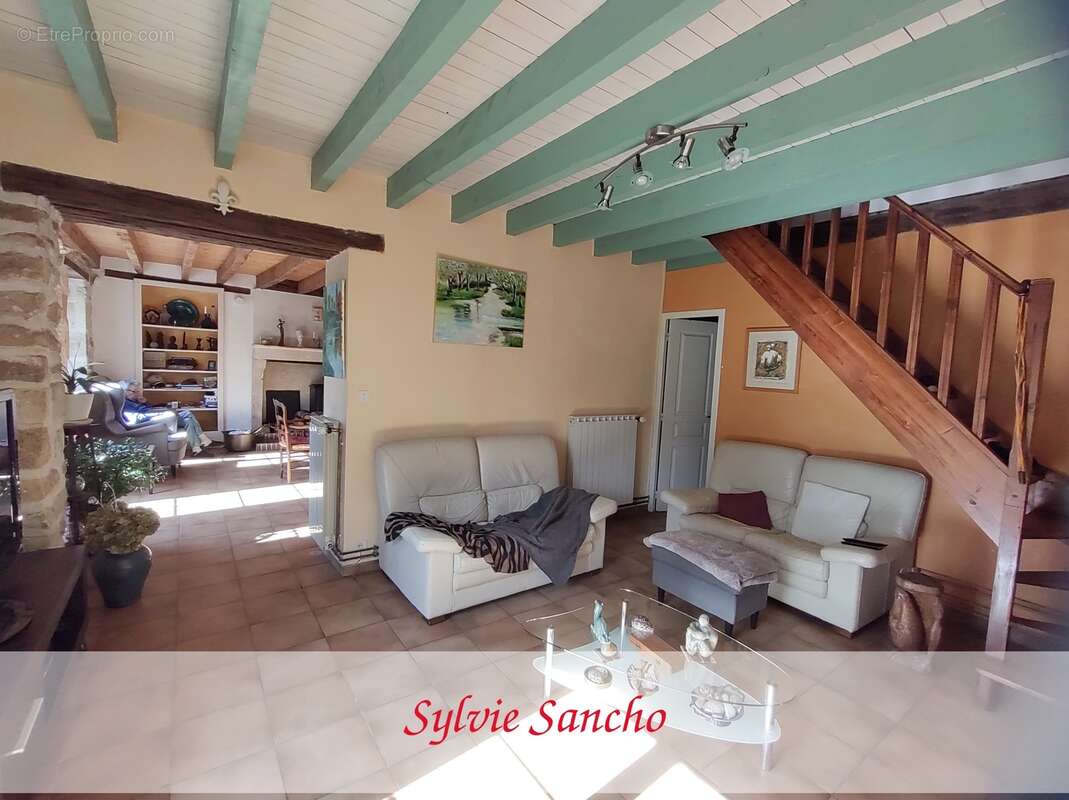 Maison à VICQ-EXEMPLET