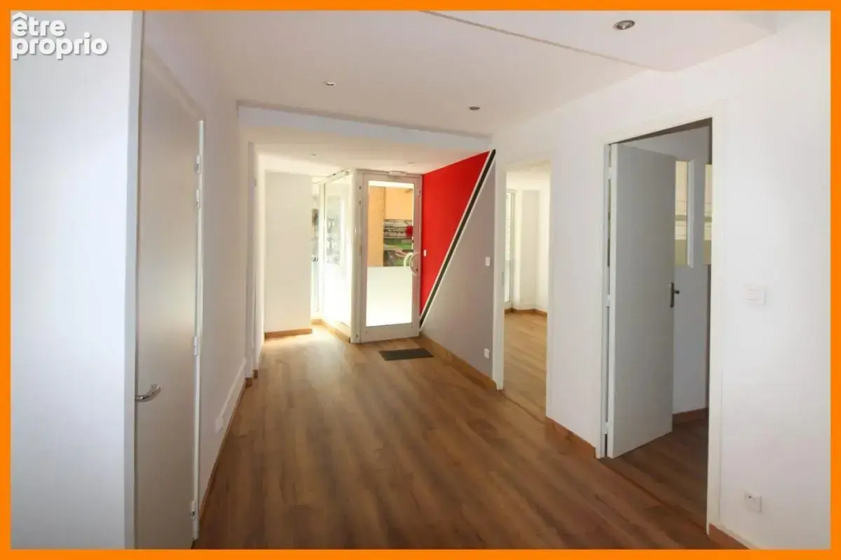 Commerce 60 m² à vendre à Montluel (01120) - photo 2