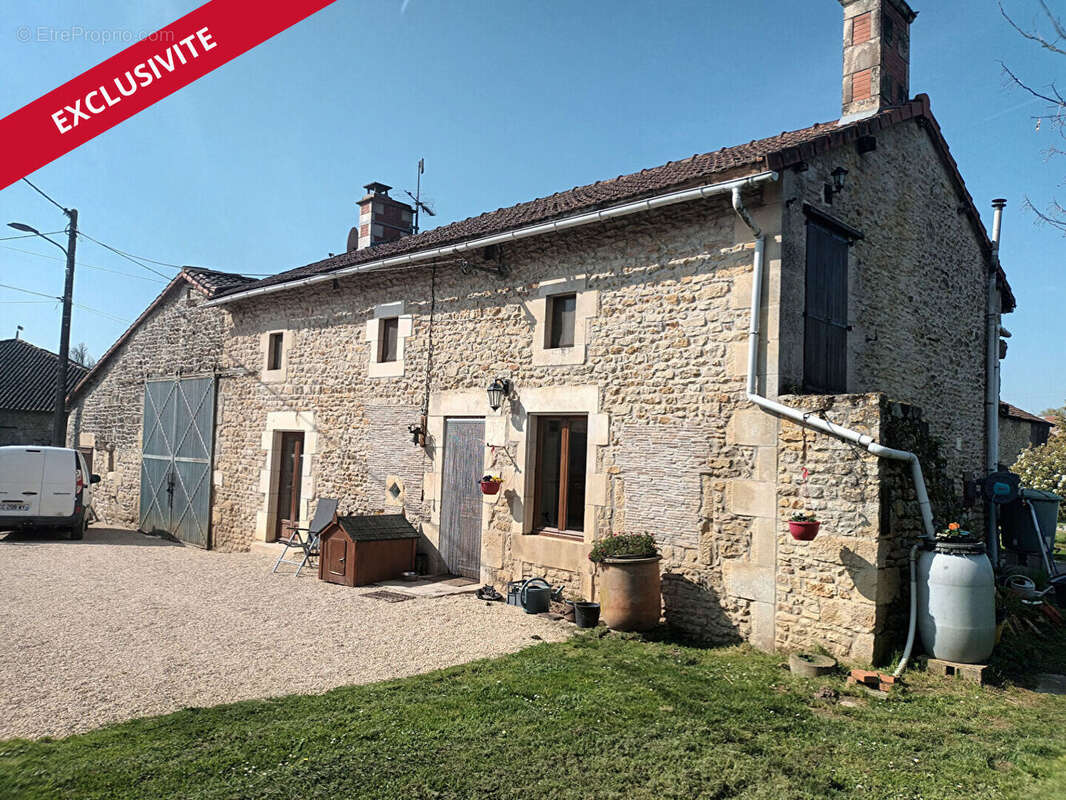 Maison à COUHE