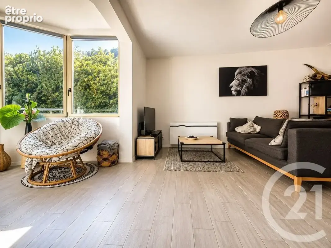 Appartement à SAINT-LAURENT-DU-VAR