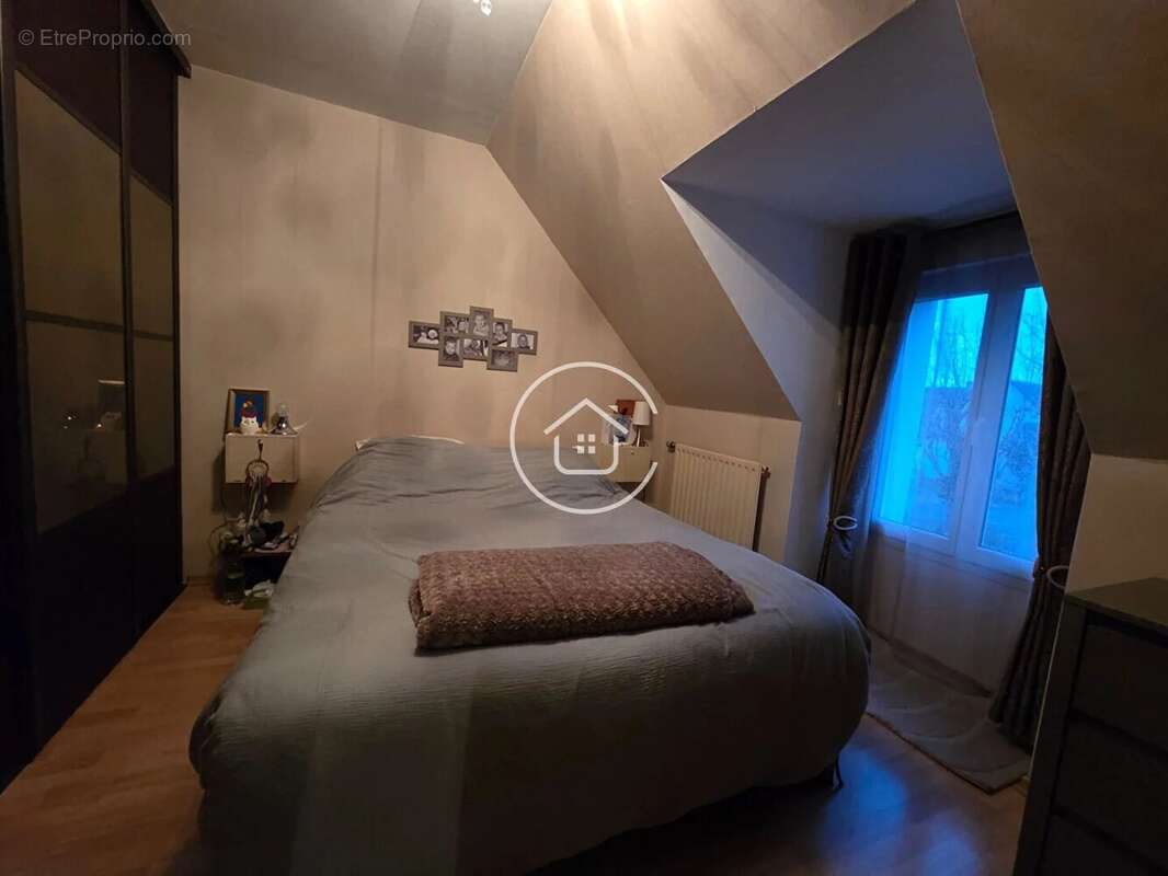 Maison à LA CHAUSSEE-SAINT-VICTOR