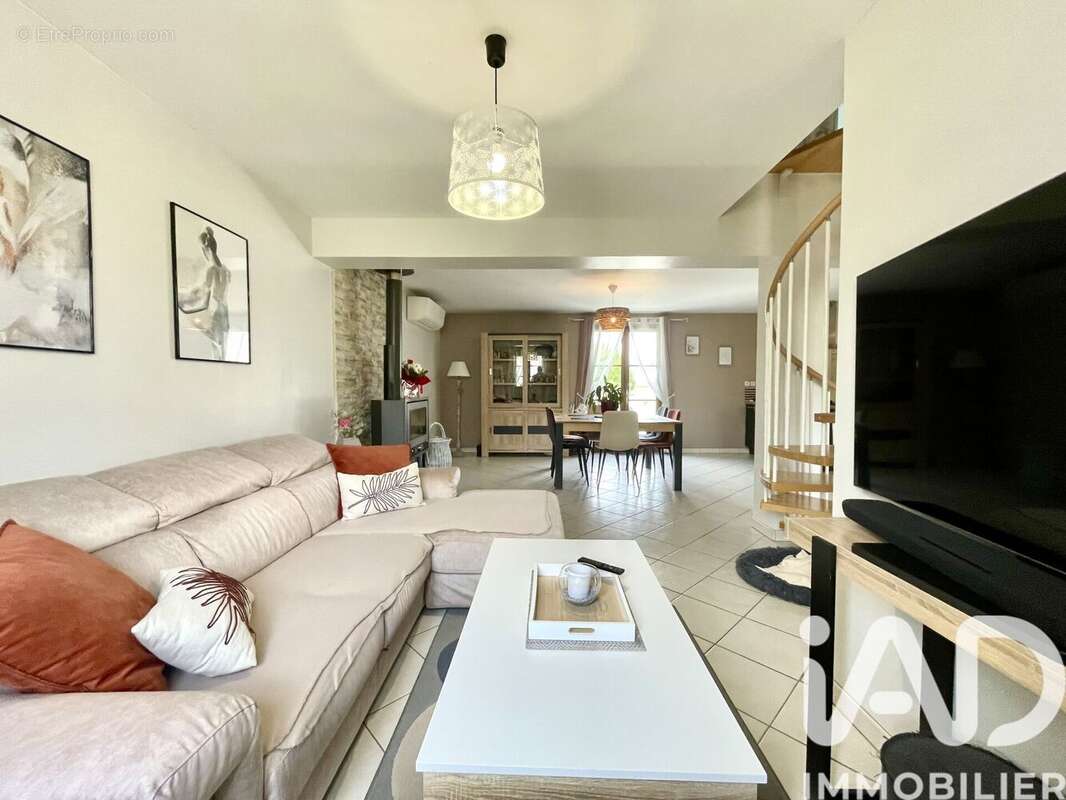 Maison 138 m² à Barbey  - photo 4