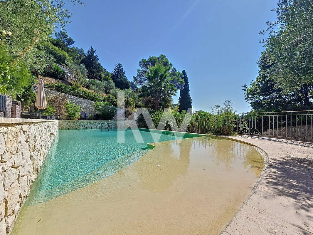 Maison à EZE