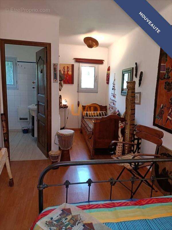 Maison à ENTRAIGUES-SUR-LA-SORGUE