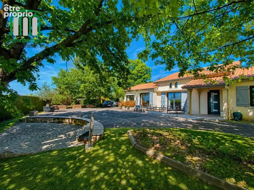 villa de 184m² avec piscine et dépendances / saint-galmier - photo 1