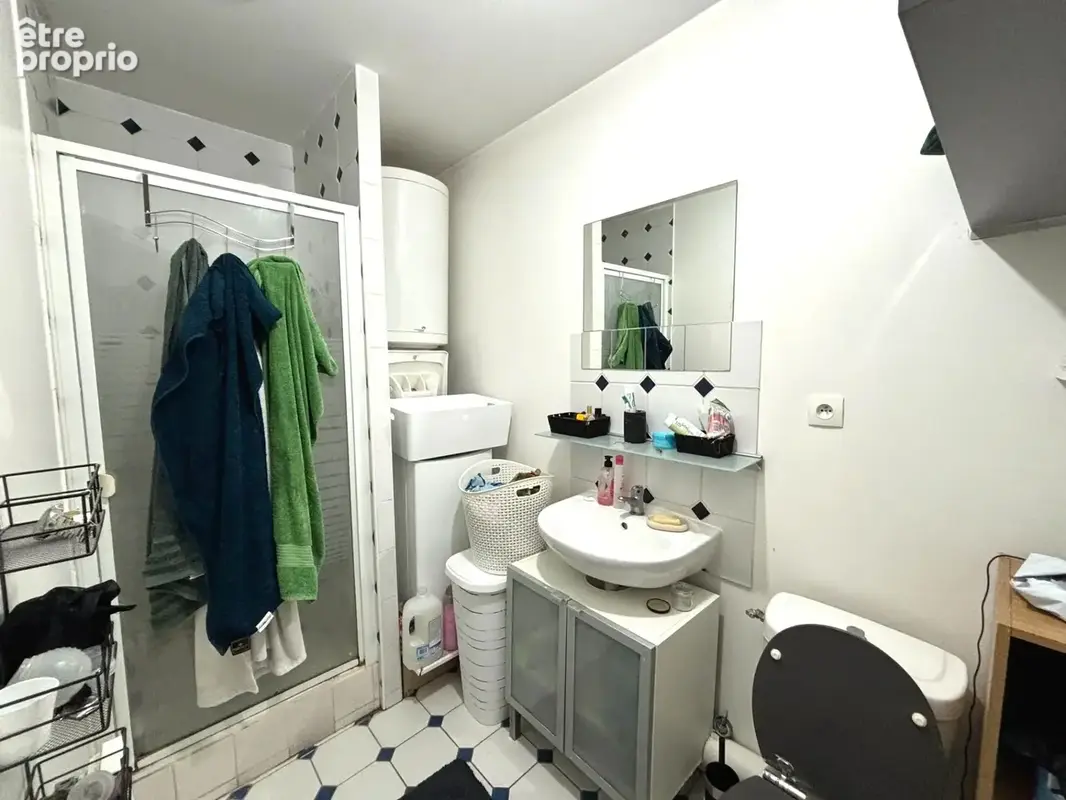SALLE D EAU 1ER ETAGE