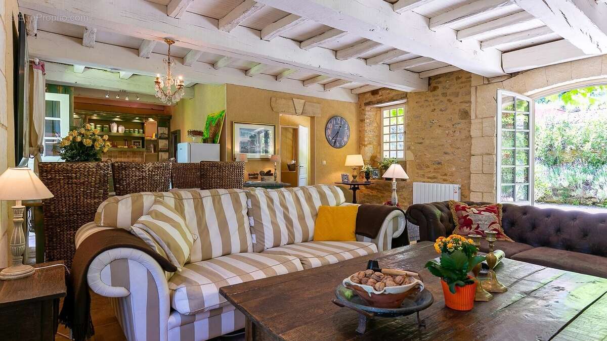 Hameau du XVIIème et XVIIIème avec piscine et terrain de 9 hectares près de Le Bugue - photo 18