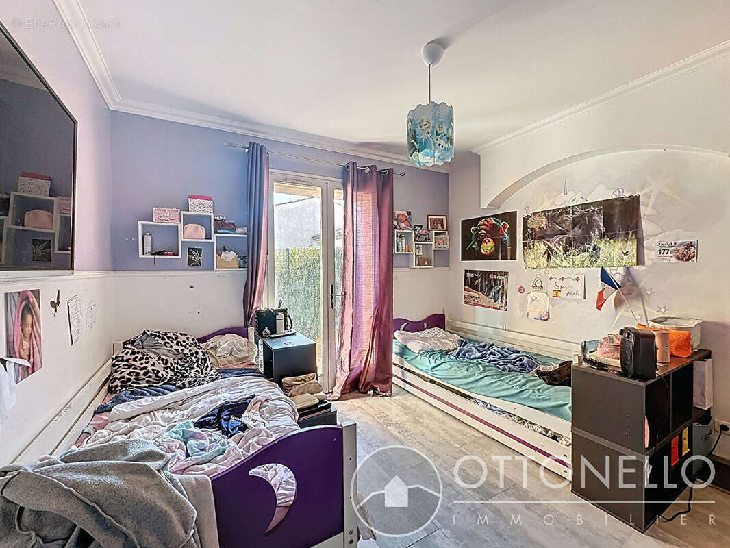 Maison à ROQUEBRUNE-SUR-ARGENS