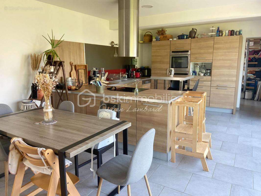 Maison à vendre Mesnil Raoul – 204 m² – 4 chambres (5 possibles) – Terrain de plus de 1 000 m² – Garage – DPE C - photo 3