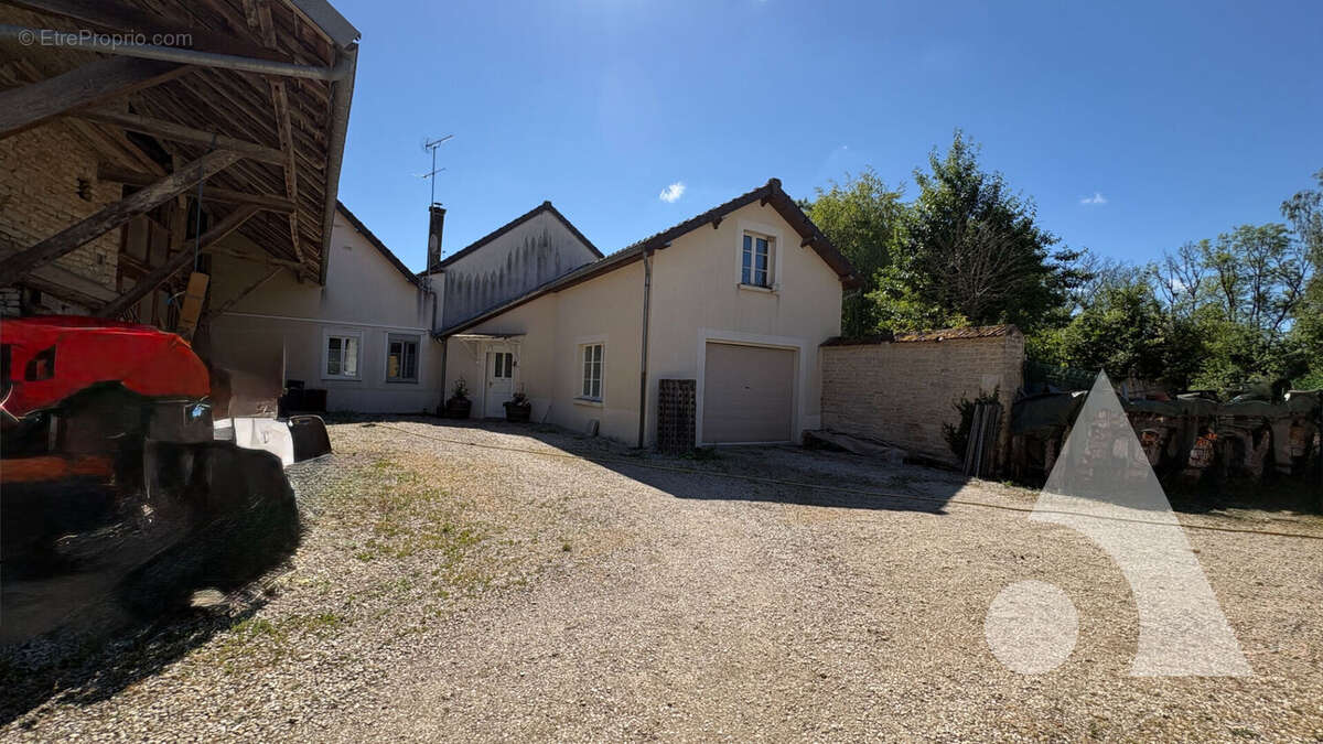 Maison avec gite - Verpillières-sur-Ource (10360) - photo 3