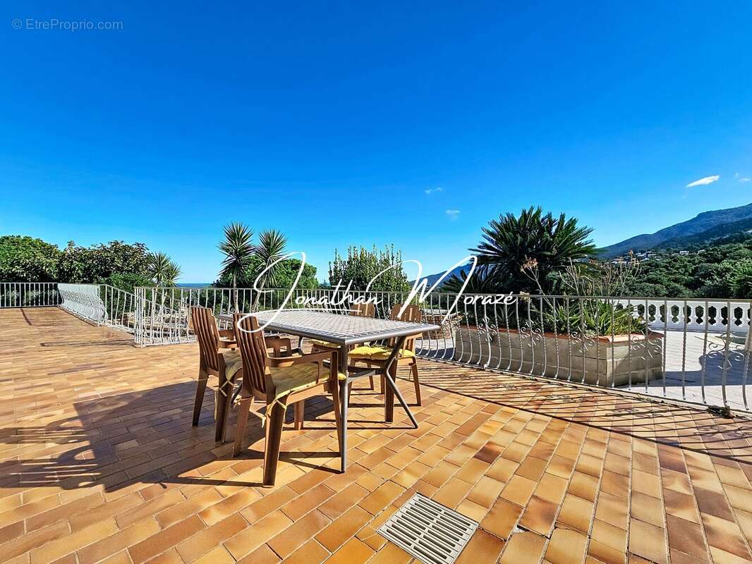 Maison à VILLELONGUE-DELS-MONTS