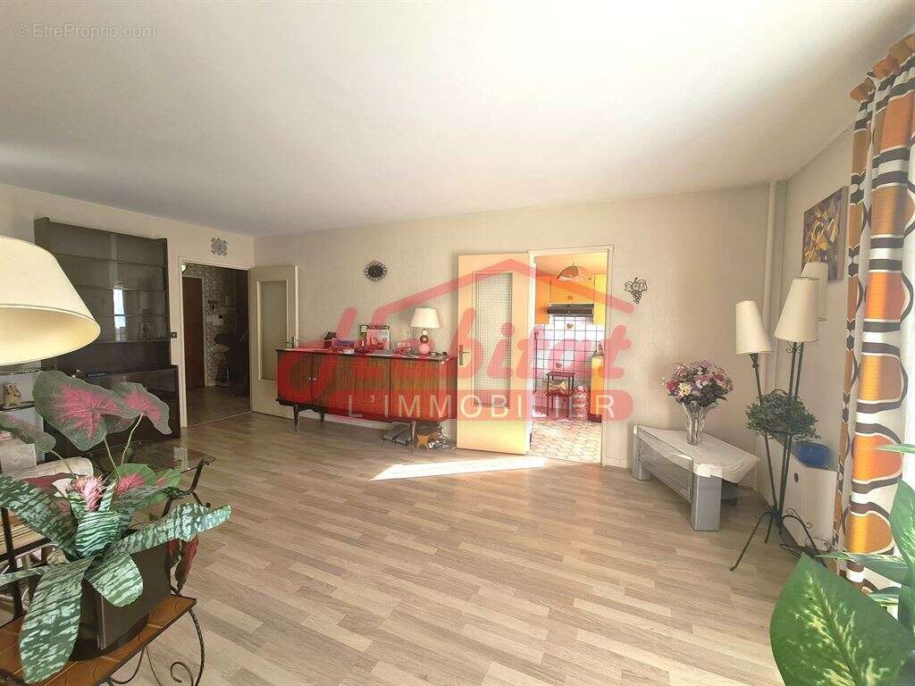 Appartement 5 pieces+ cave + parking - photo 2
