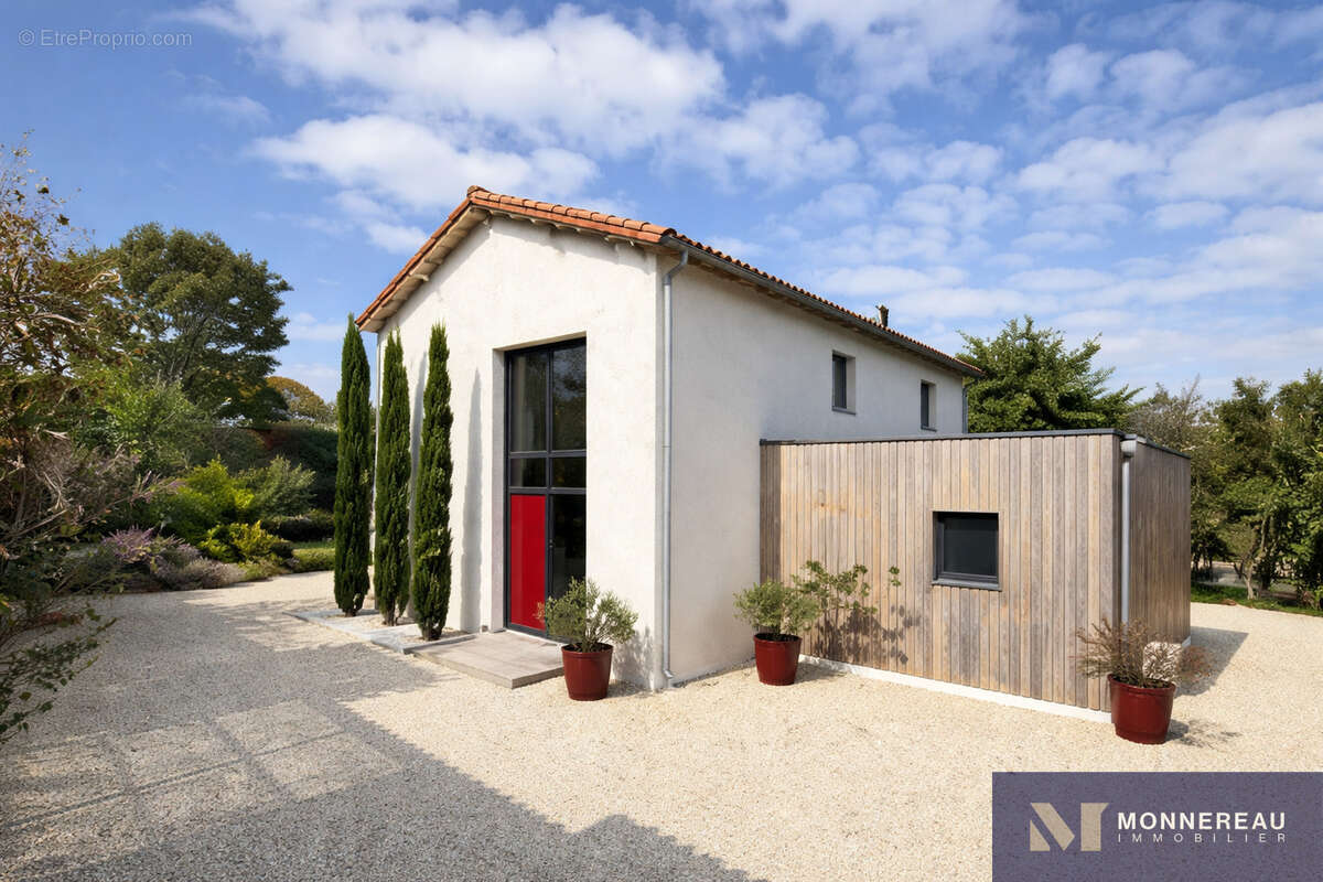 Maison à BARBEZIEUX-SAINT-HILAIRE