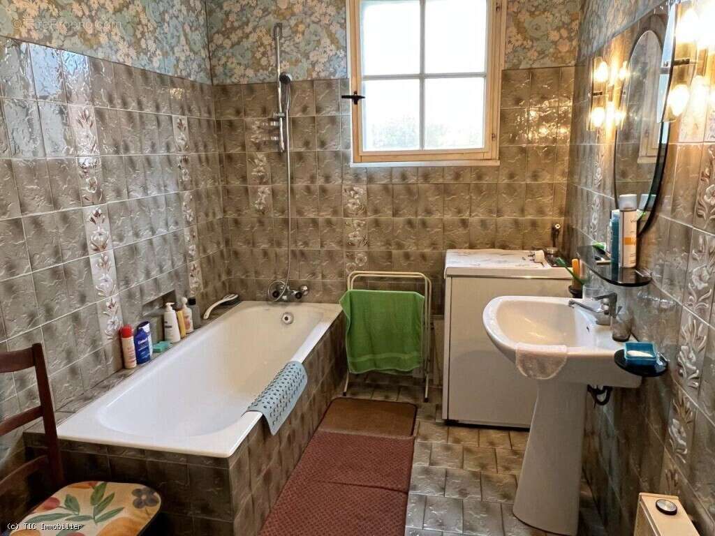 Maison à NANTEUIL-EN-VALLEE