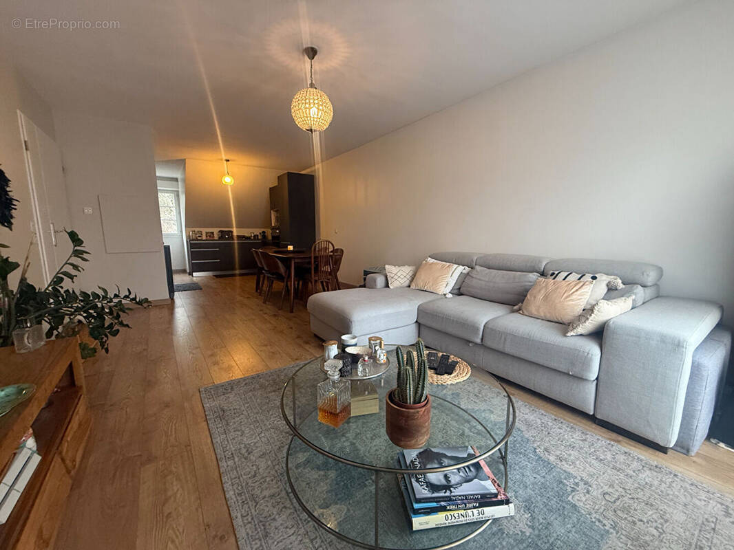 Appartement à FONTENAY-LE-FLEURY