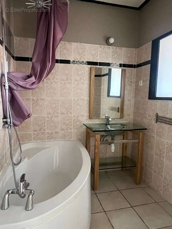 Appartement à MARSEILLE-5E