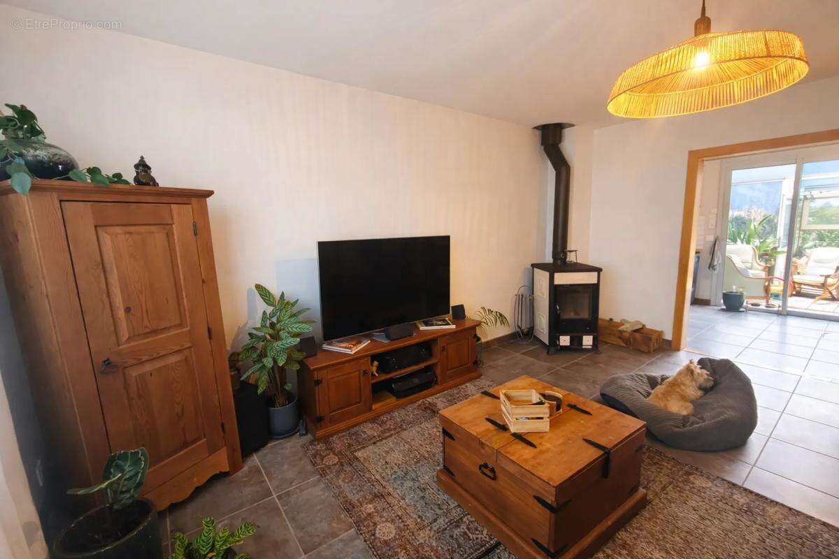 Maison à SAINT-MACAIRE-EN-MAUGES