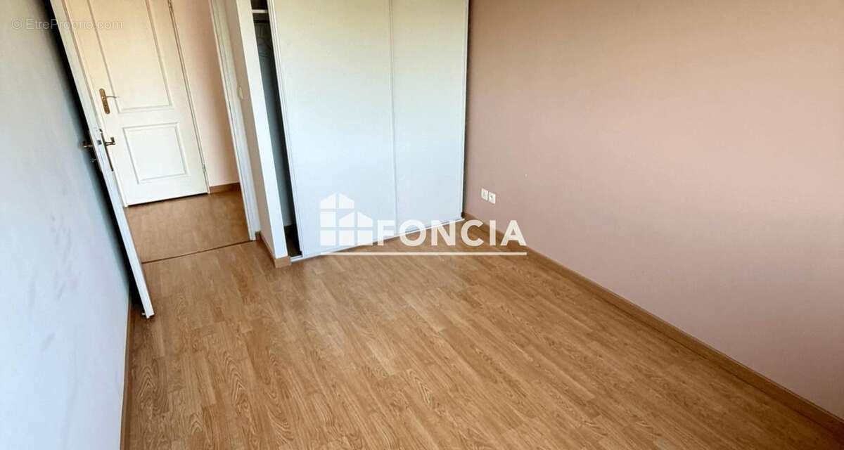 Superbe t2 en dernier etage avec balcon parking vendu libre d occupation - photo 8