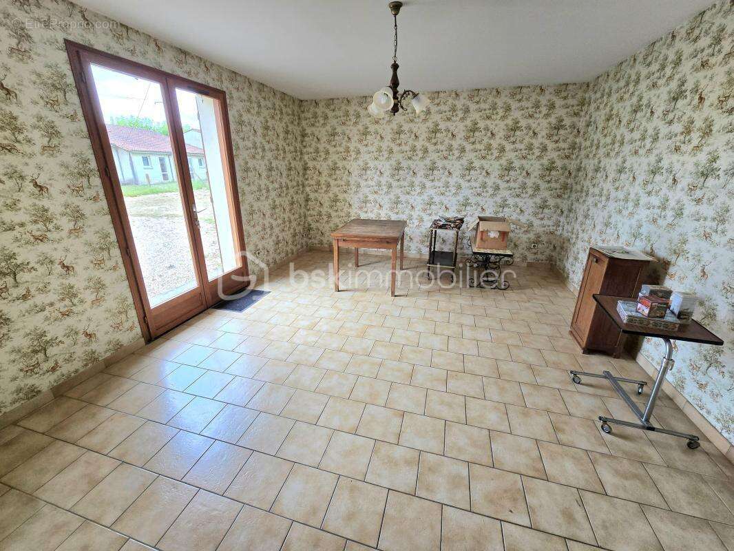 Pavillon 2 chambres (possibilite 3) sur un terrain constructible de 3 237 m2 !!! - photo 8