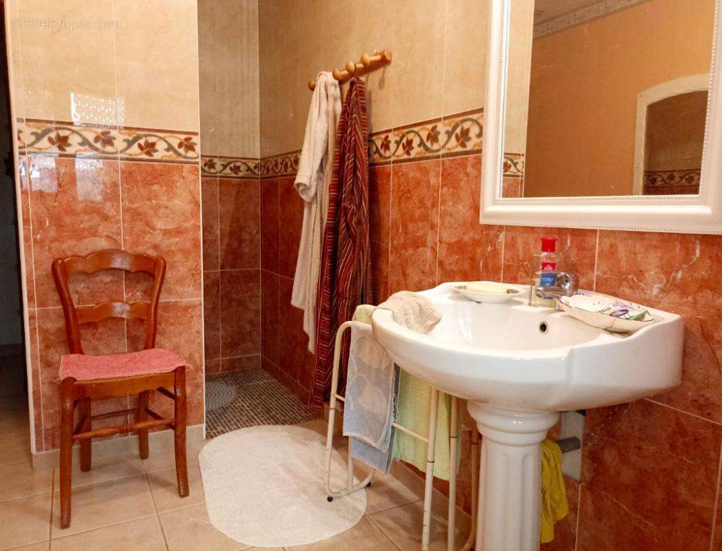 Maison à AVESNES-SUR-HELPE