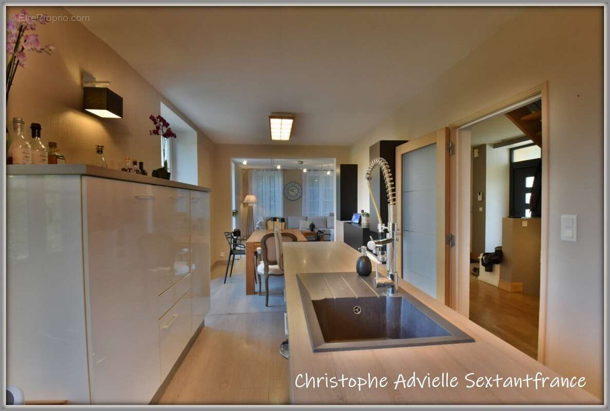 Ensemble immobilier, maison d'habitation, local commercial et gîtes sur 9127 M2 - photo 4