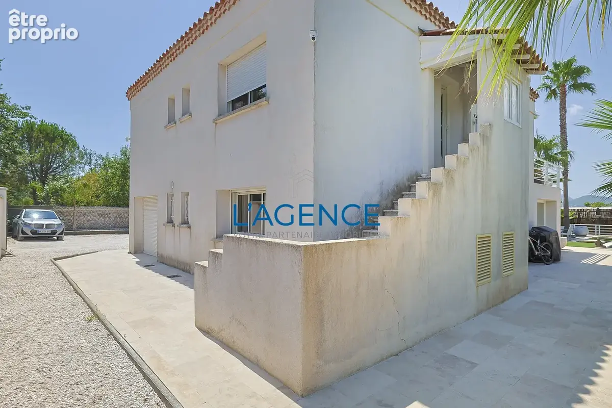 La Crau au Goys Fourniers, belle propriété de 204 m2 sur 1803 m2 de terrain avec piscine. - photo 14