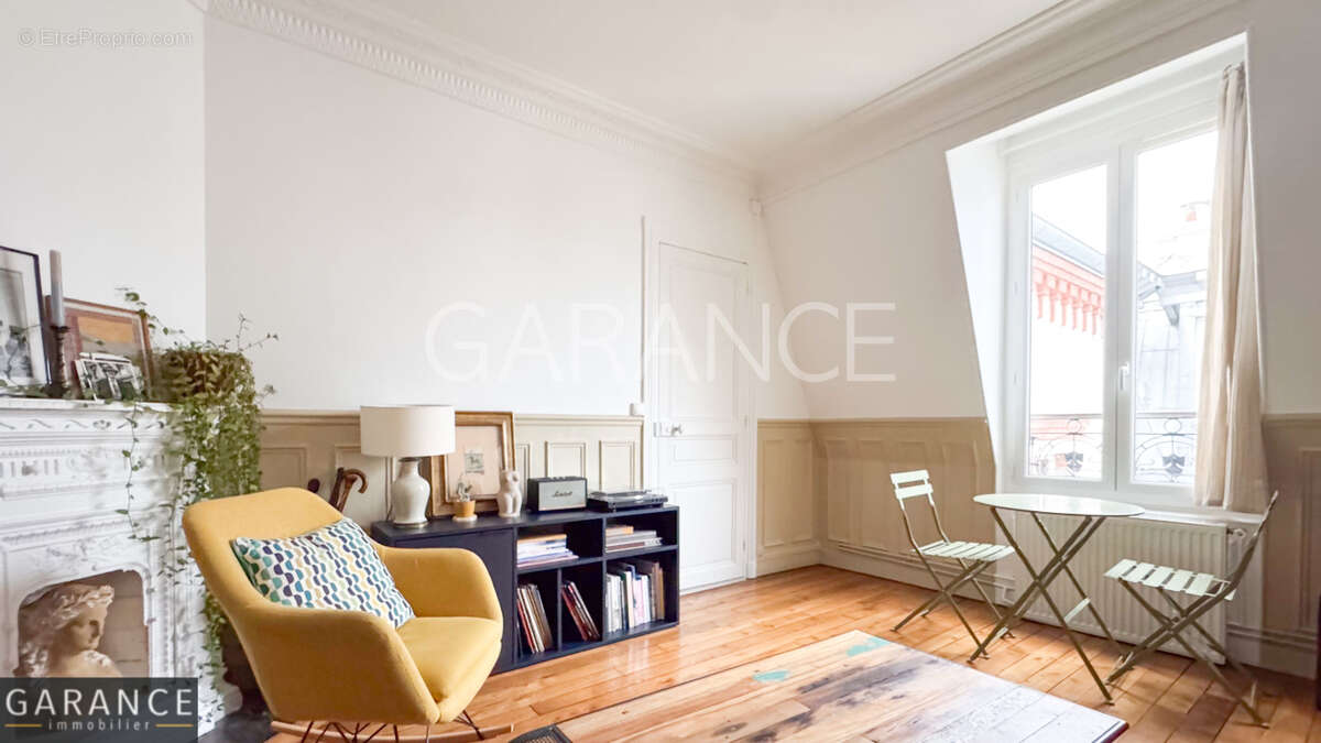Appartement à PARIS-14E