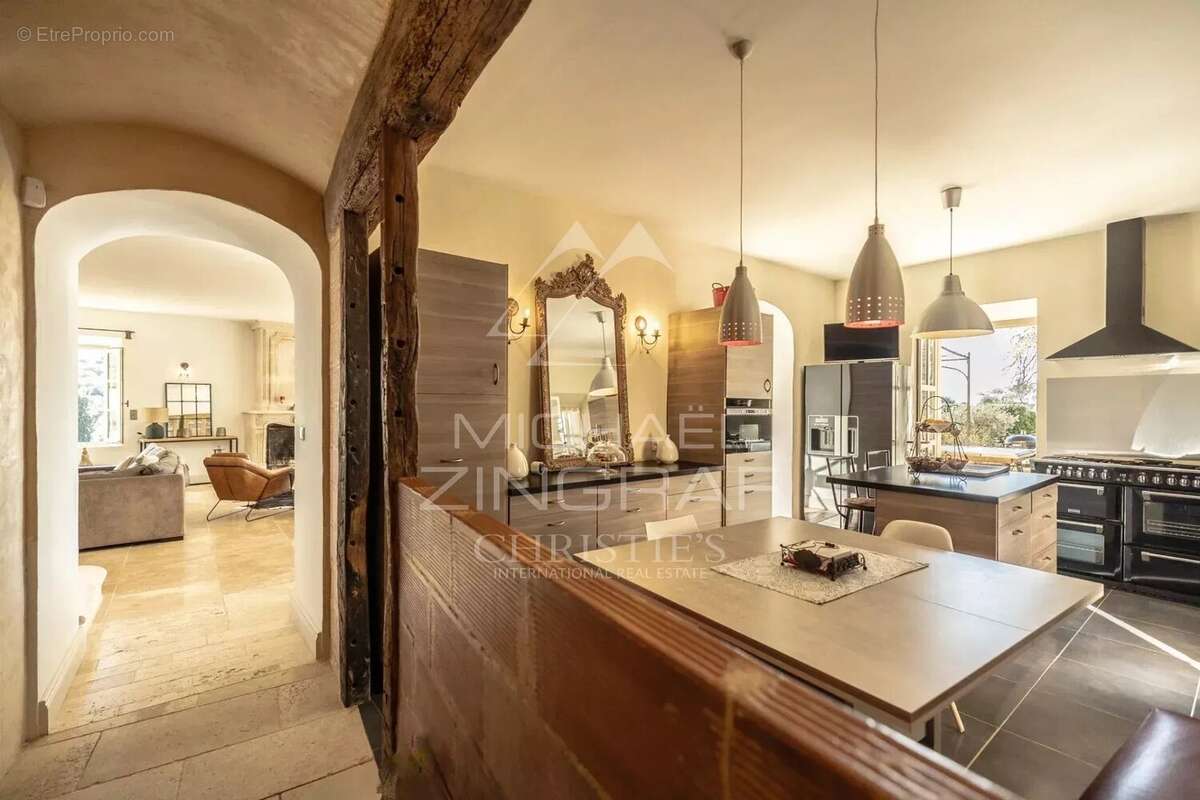 Maison à SAINT-SATURNIN-LES-APT