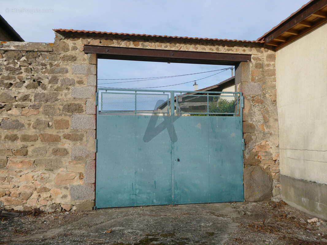 Maison à SAINT-LAURENT-DE-CHAMOUSSET
