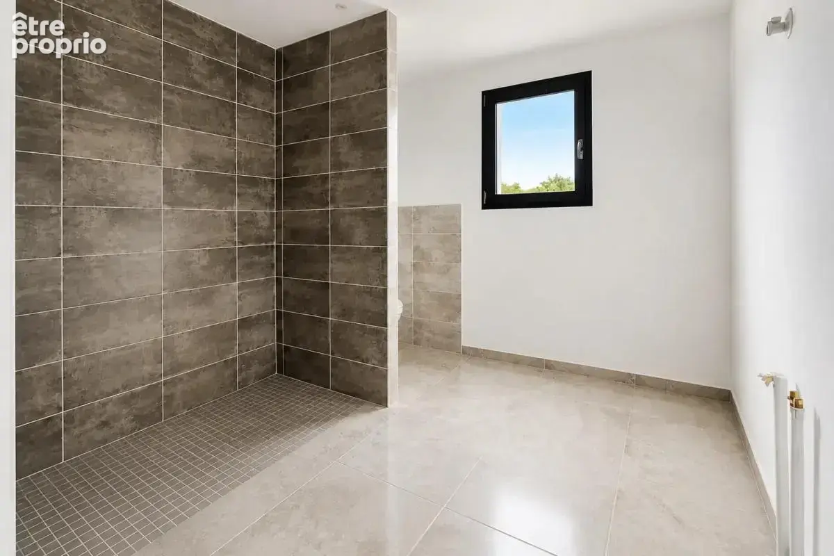 Maison de construction récente de plain-pied, 5 pièces de 135 m² à Tauves - photo 15