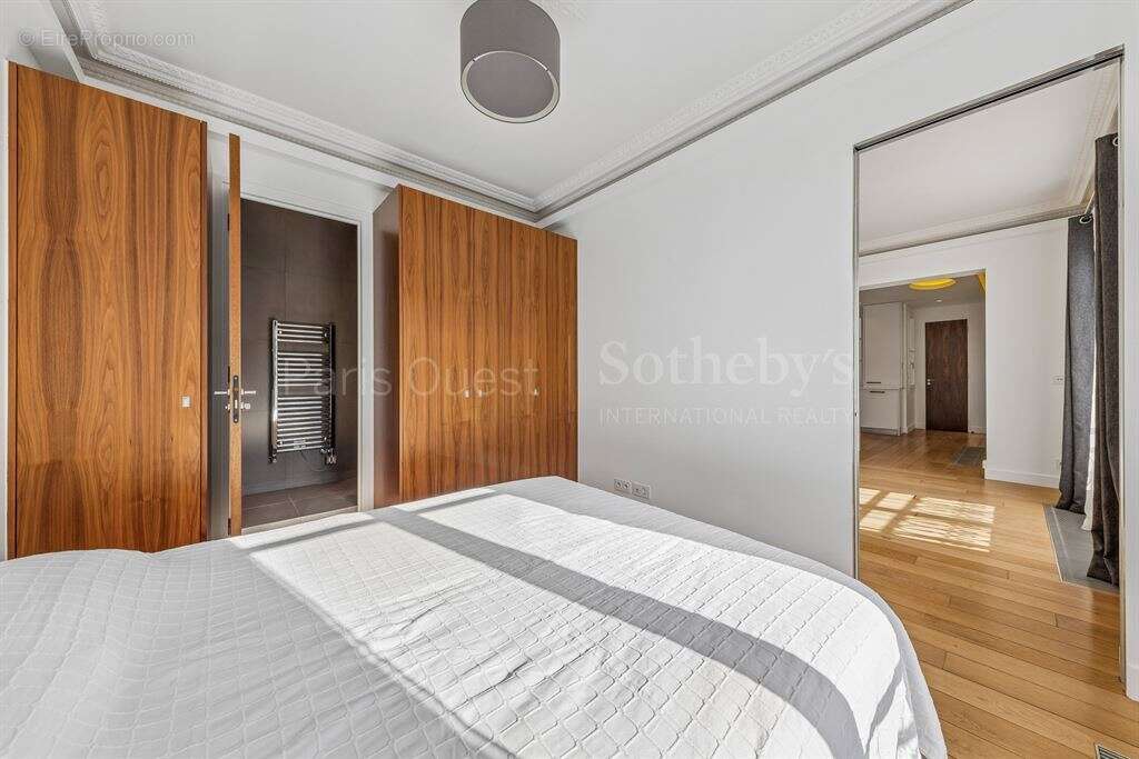 Appartement à PARIS-8E
