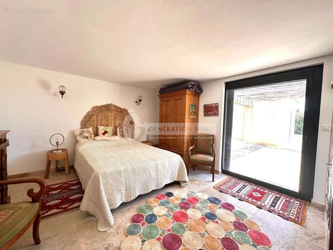 Maison à FONTVIEILLE