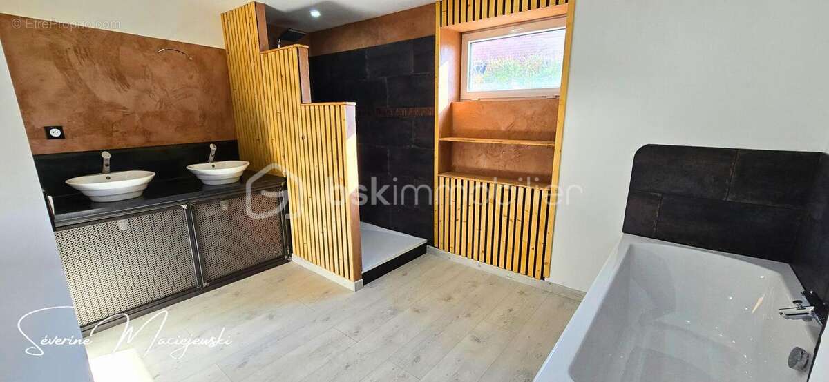 Propriété semi plain pied de 260 m² - photo 8