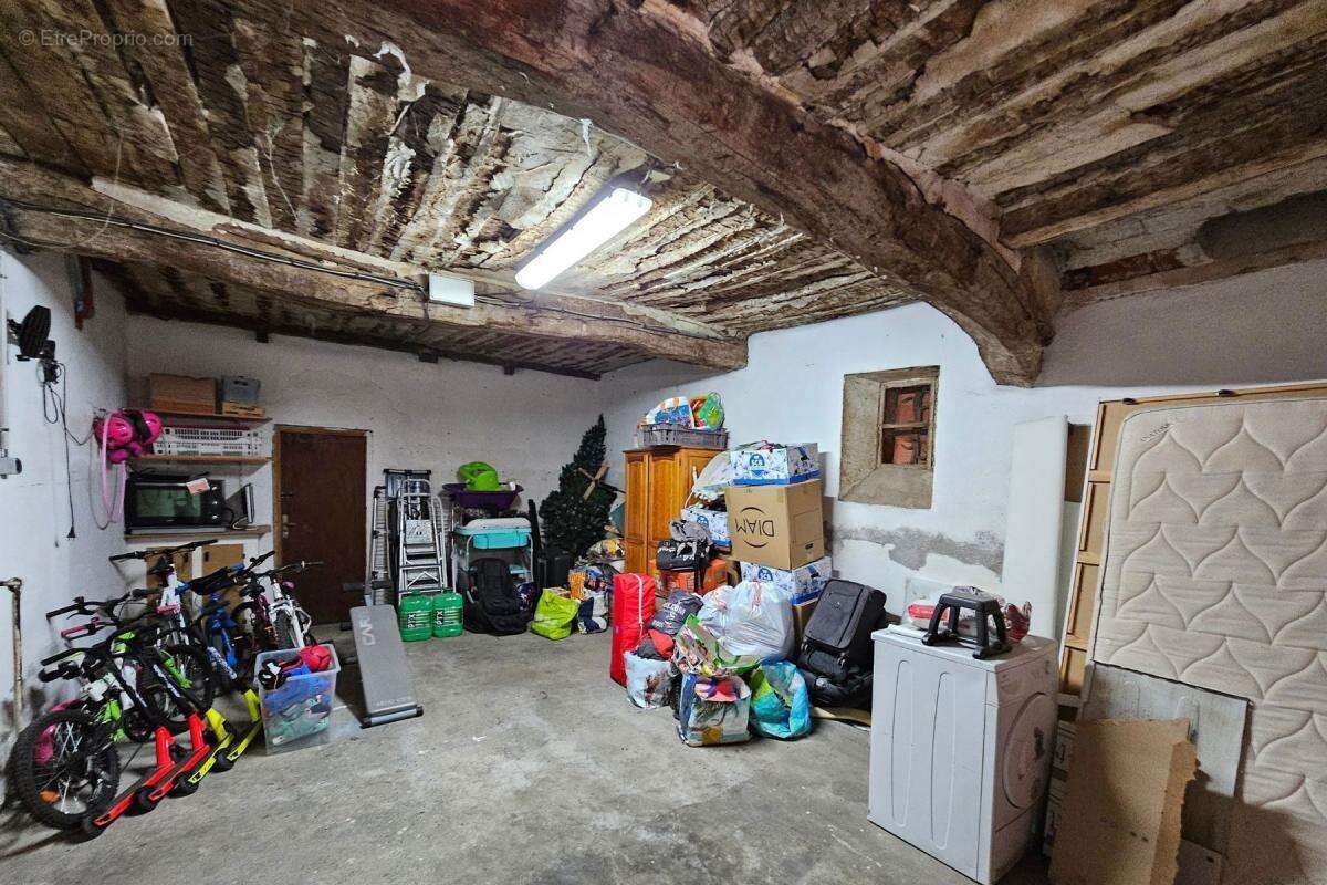 Appartement à REYNES