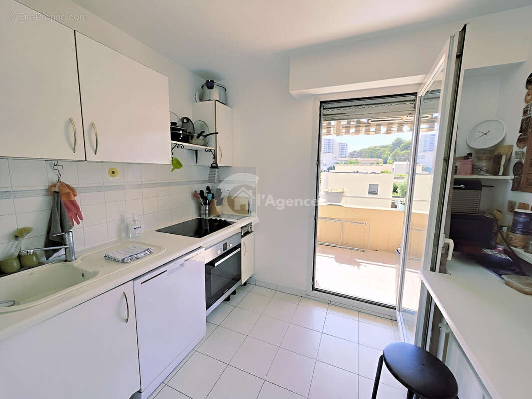3 pièces 63 m2 Traversant   Idéal Investisseur   Vendu Loué + Garage double - Le Cannet Rocheville - photo 3