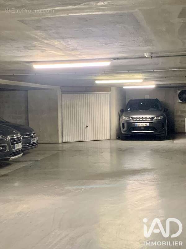 Photo 2 - Parking à PARIS-9E
