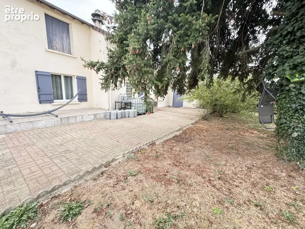 Commerce 280 m² à vendre à Saint-Desire (03370) - photo 2