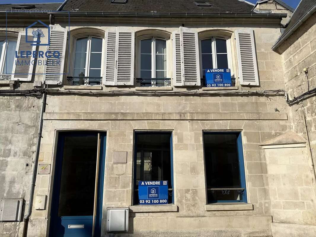 LOCAL rénové  - 163 m2 - Villers-Cotterêts - Vitrine sur rue ! - photo 2