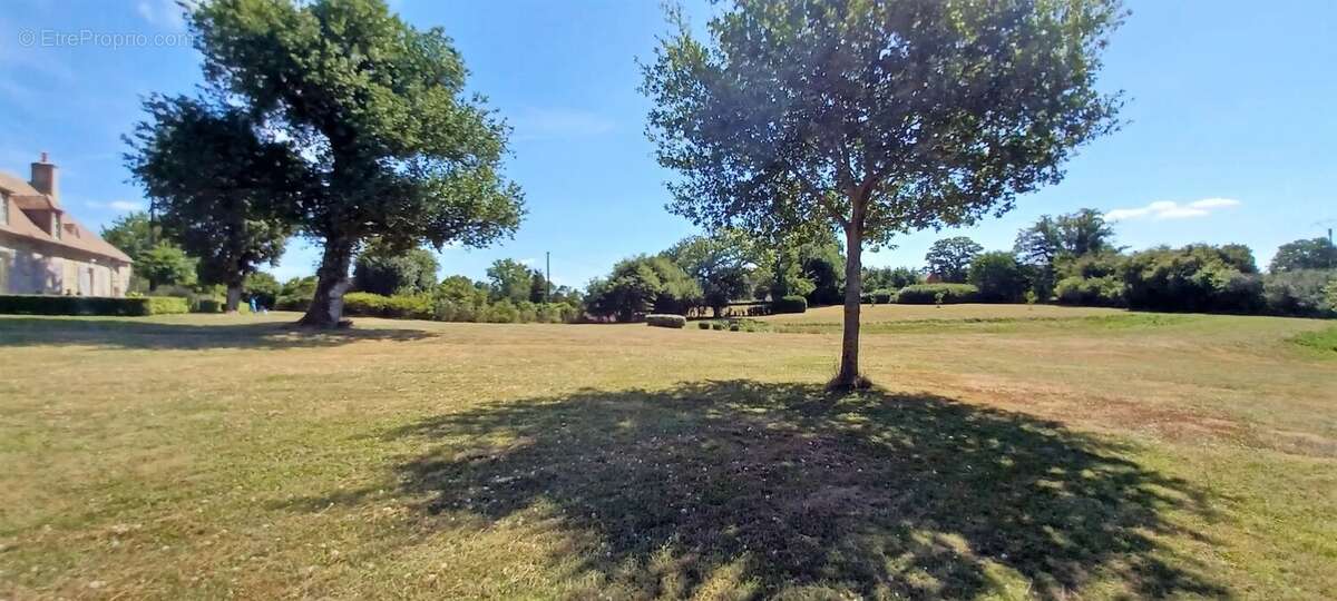 Maison à BOUSSAC-BOURG