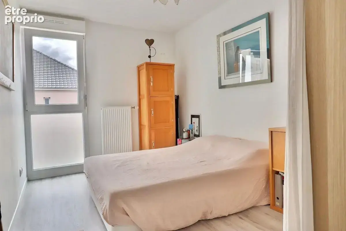 Duplex -80m²- 3 chambres -jardin-parkings - photo 7