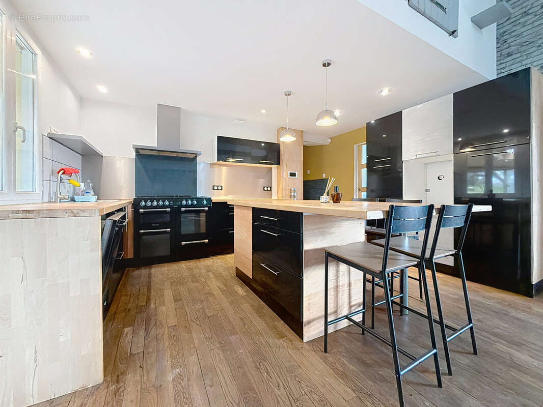 Maison à SAINT-BONNET-LA-RIVIERE