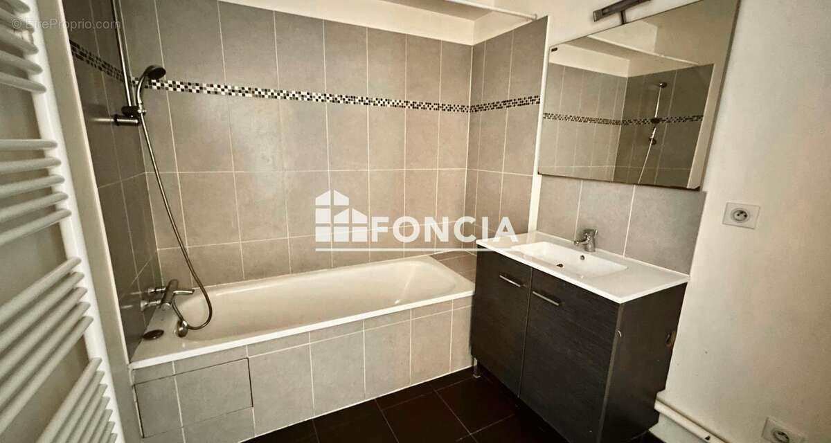 Appartement à FRESNES