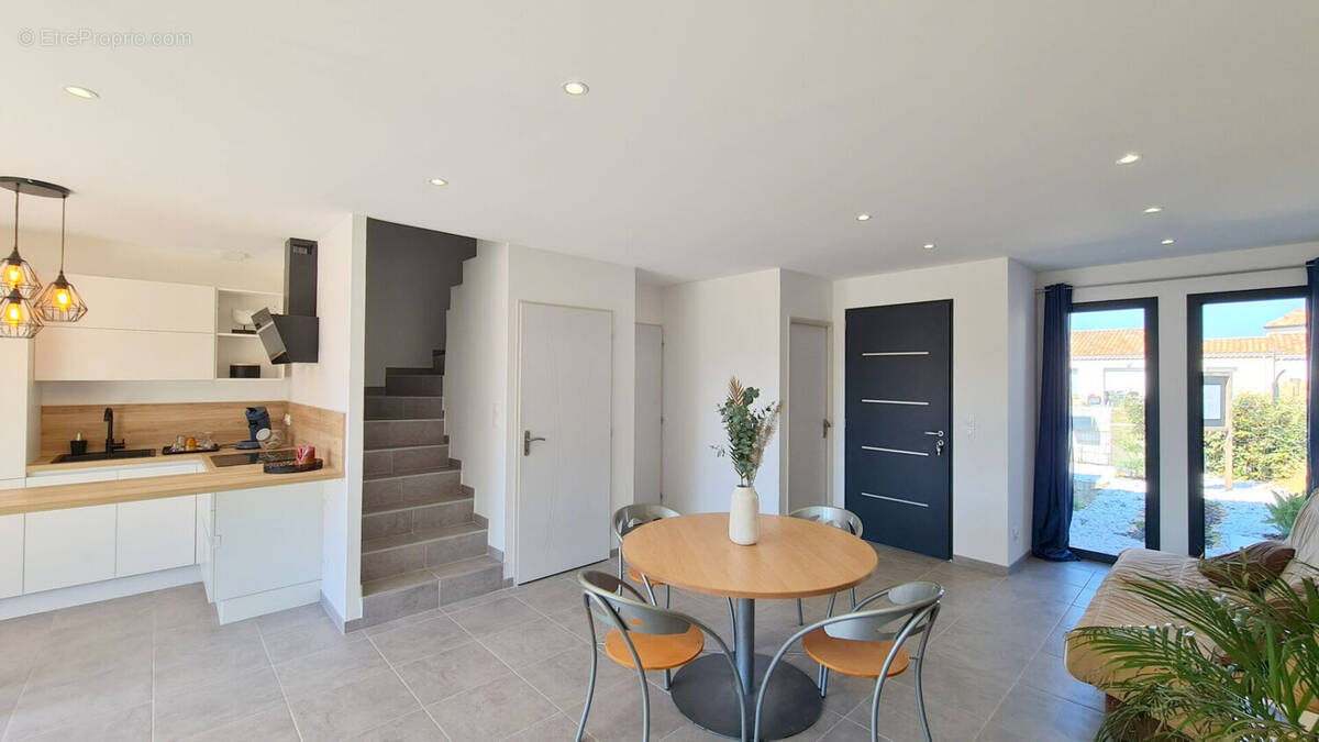 Maison à MONTELIMAR