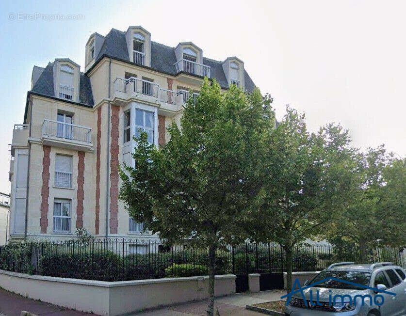 Appartement à CHARENTON-LE-PONT