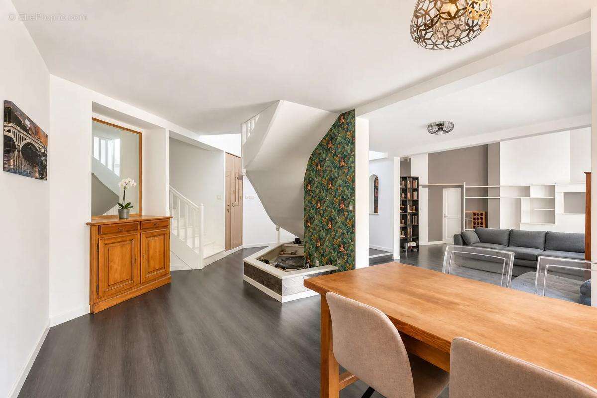 Maison de 8 pièces de 210 m² à Saint-Cyr-sur-le-Rhône - photo 8
