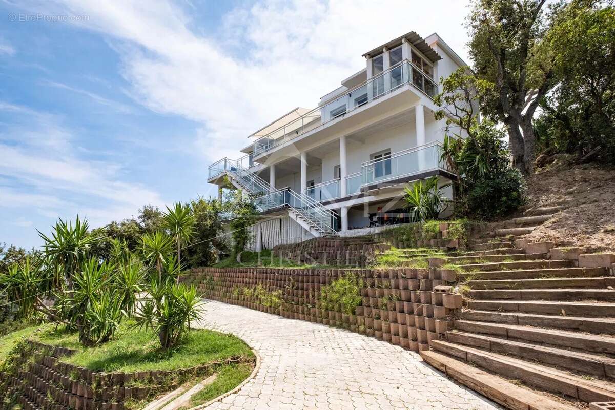 Maison à MANDELIEU-LA-NAPOULE