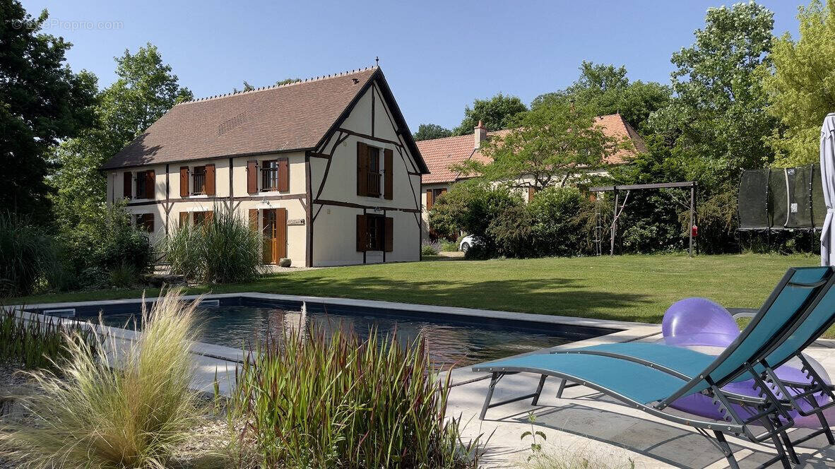 Maison à LE CHATELET