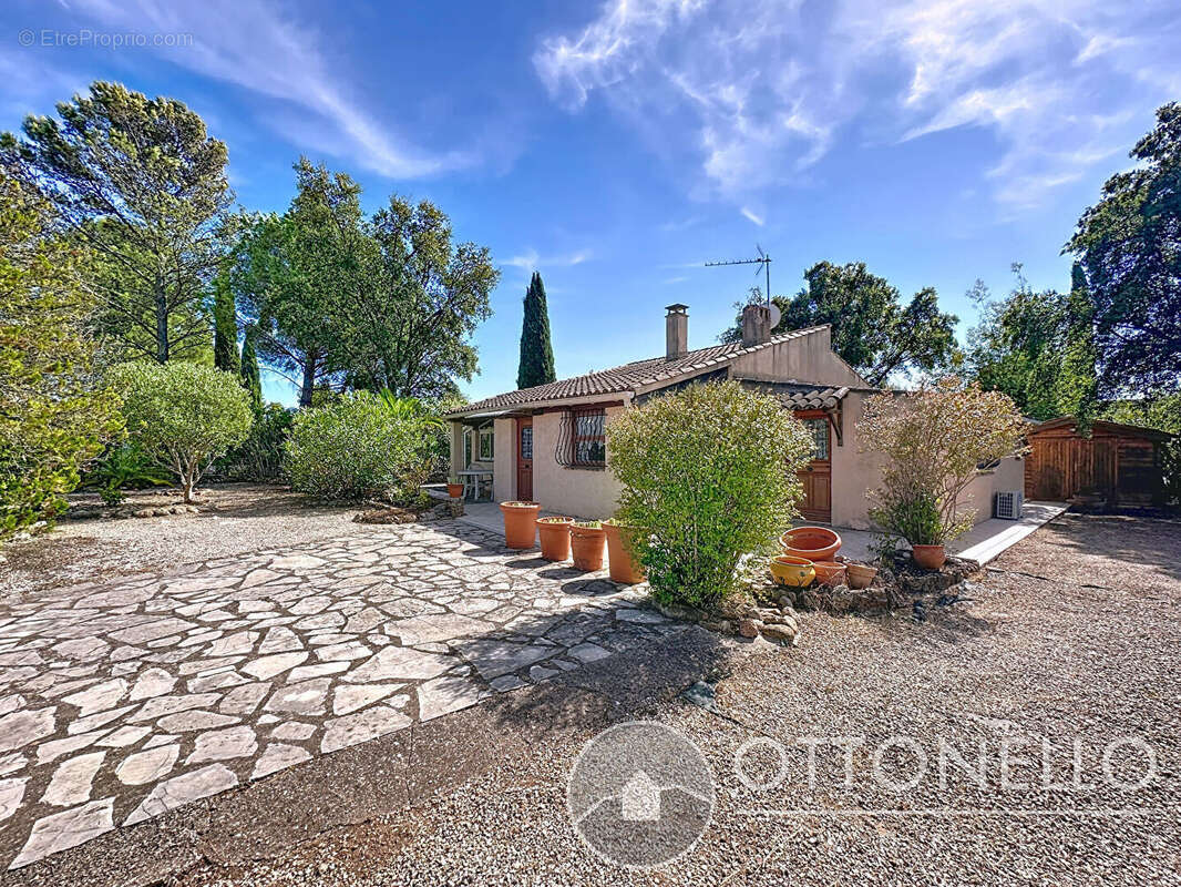 Maison à ROQUEBRUNE-SUR-ARGENS